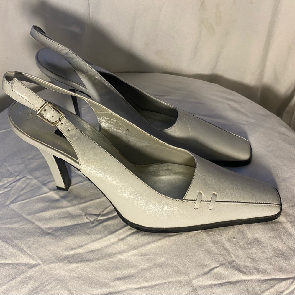 Vintage Details Heels